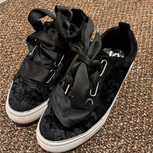 Velvet Platform Sneakers - Picture 2 of 4